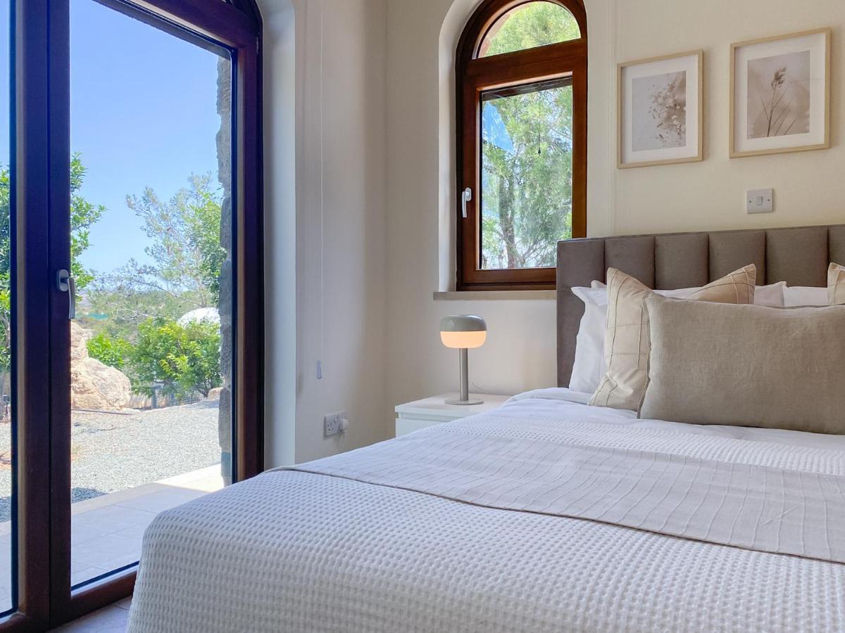 Phaedrus Living: Luxury Kathikas Willa