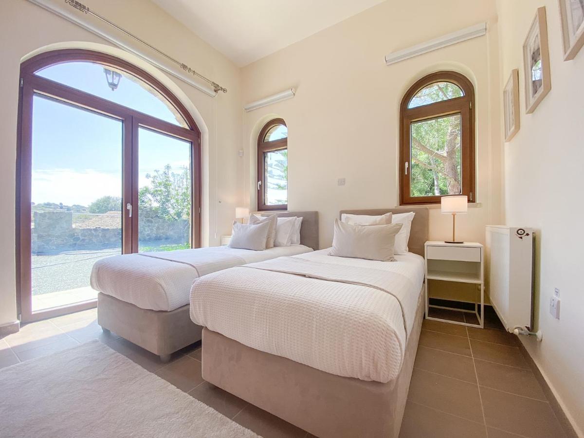 Phaedrus Living: Luxury Kathikas Willa